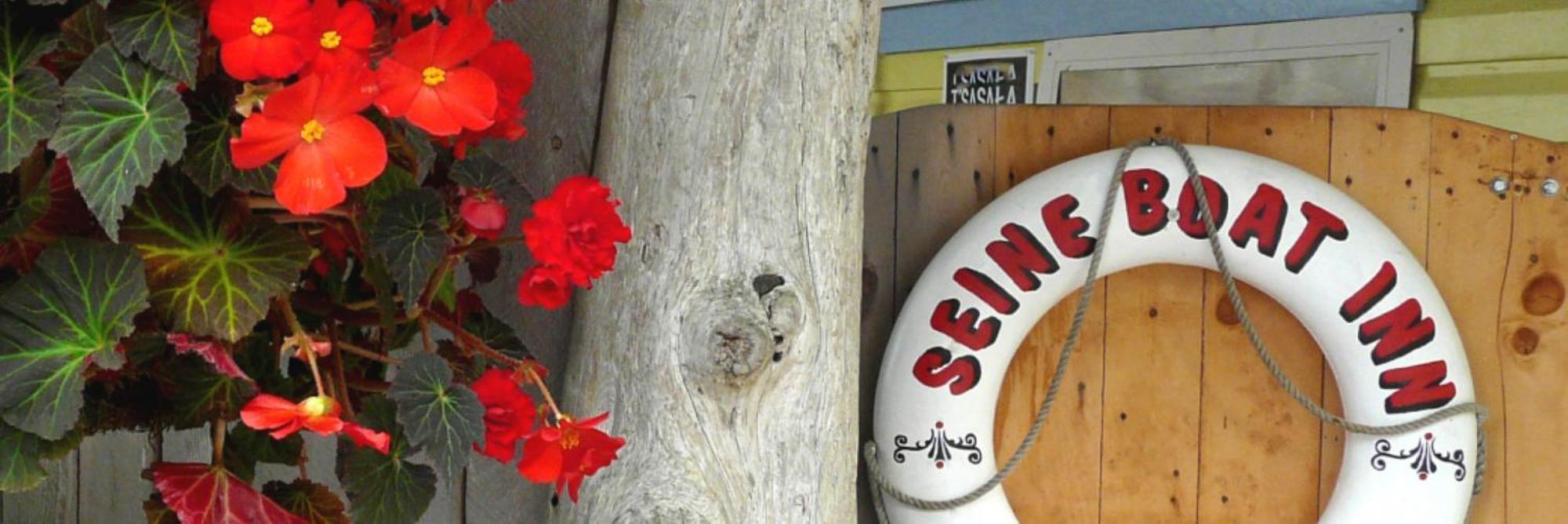 Seine Boat Inn Alert Bay Exterior foto